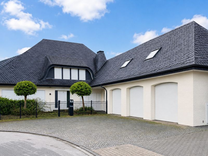 Viel Platz für die ganze Familie in begehrter Lage von Verl – mit Schwimmbad und viel Potenzial